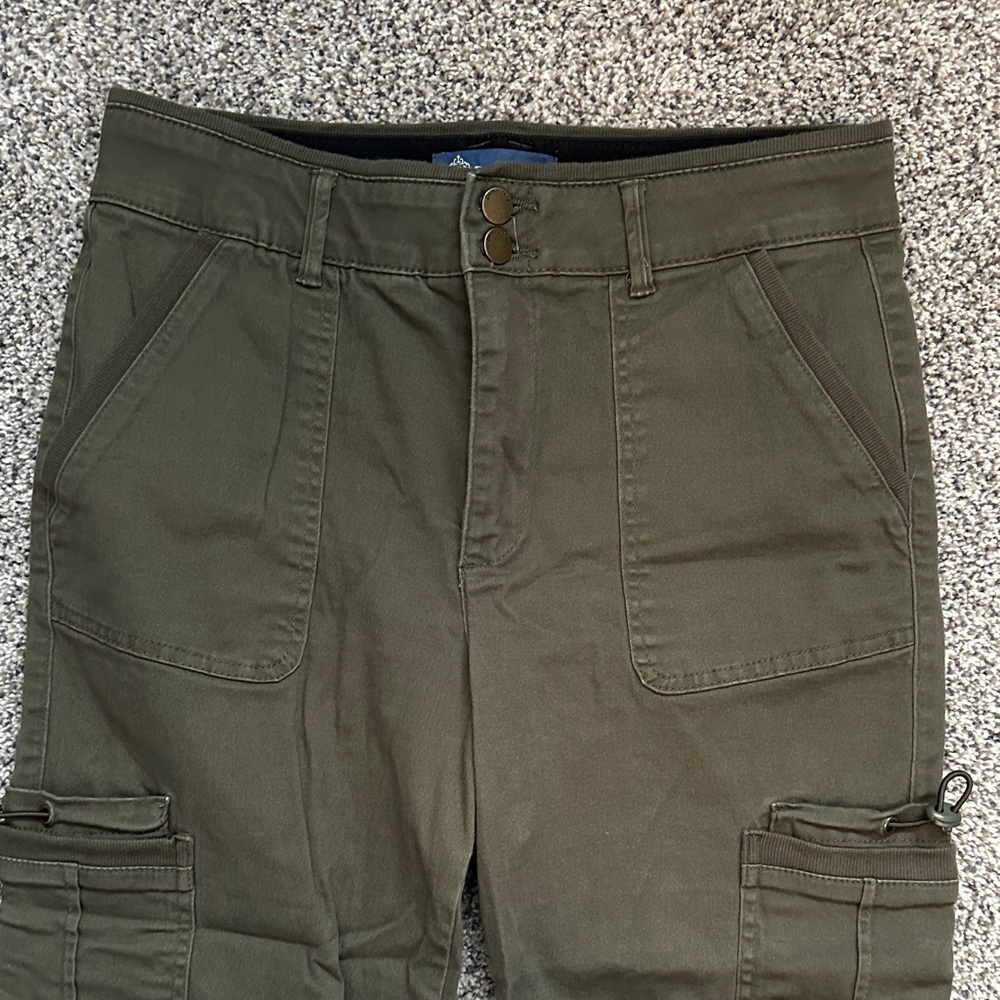 Democracy Women's Olive Cropped Cargo Pants - Picture 3 of 6